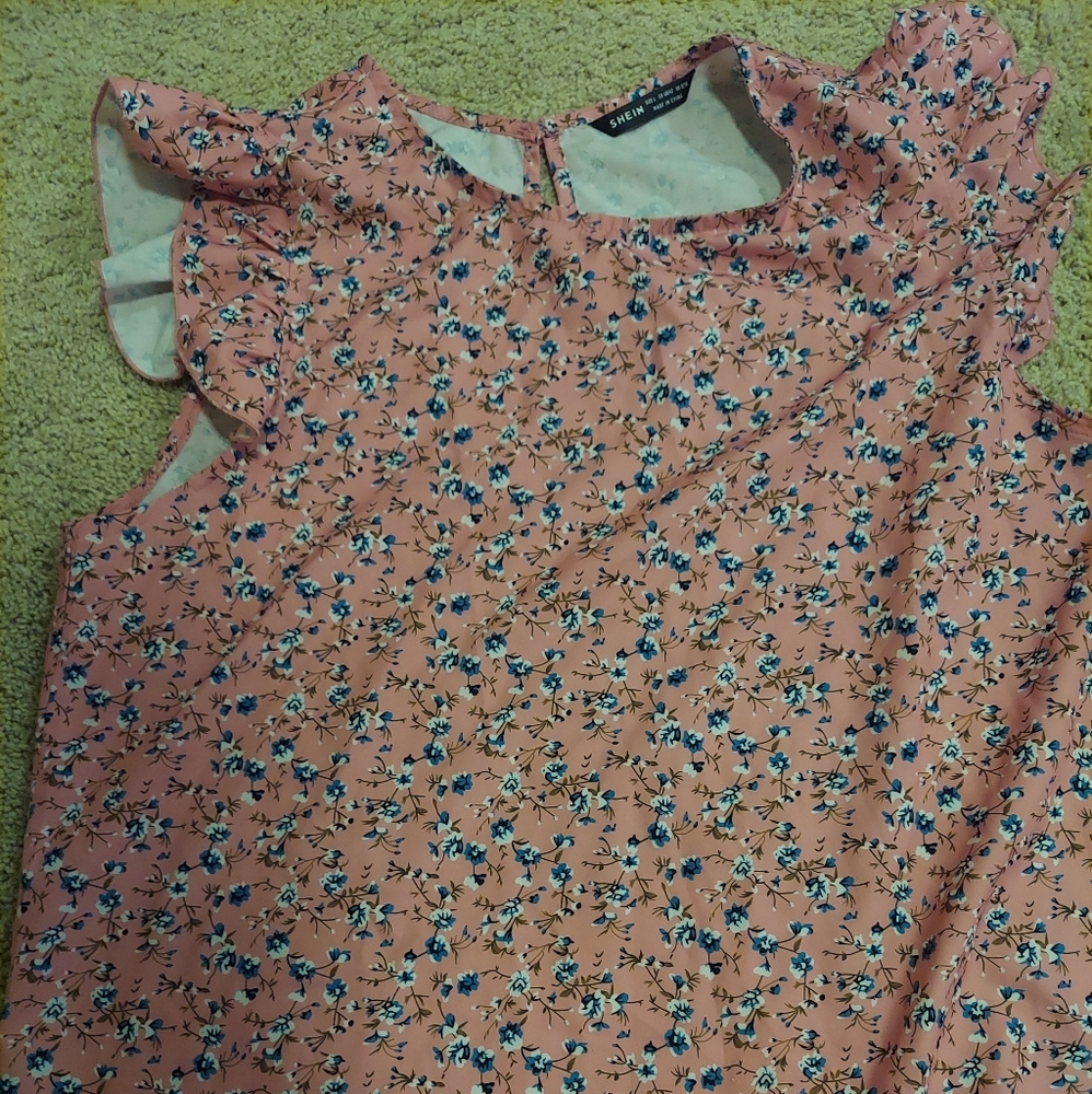 Beautiful blouse - Picture 4 of 4